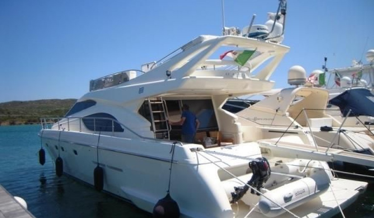 Ferretti 53