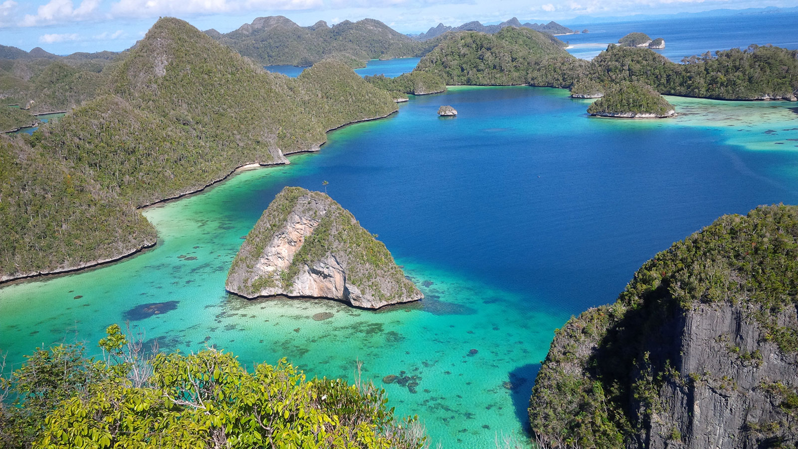 Yacht Charter: Tiare's famous route: RAJA AMPAT (Indonesia)